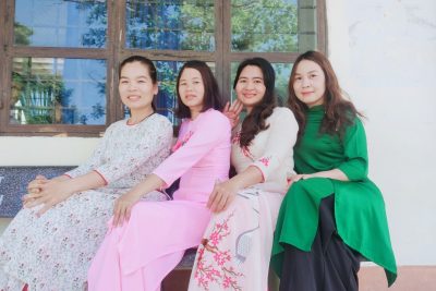 Nữ đoàn viên công đoàn trường TH Nguyễn Công Trứ hưởng ứng” Tuần lễ áo dài”